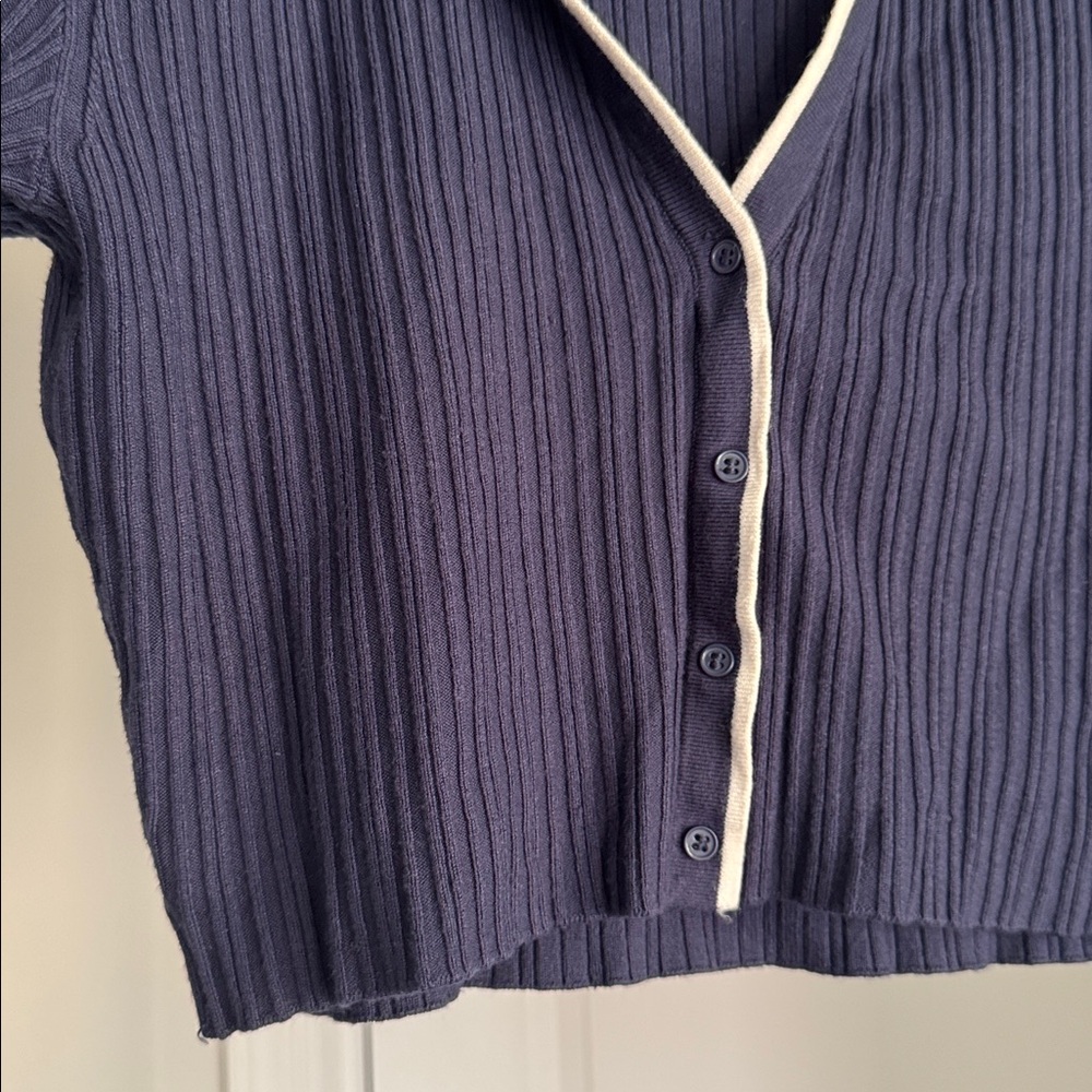 Navy & White Ribbed Old Money Preppy Style Button-Up Crop Top - Picture 3 of 13
